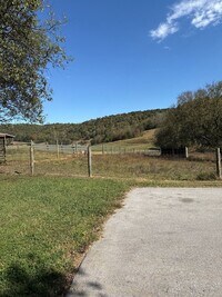 Building Photo - Peaceful 2-Bedroom Home with Scenic Views in Sparta