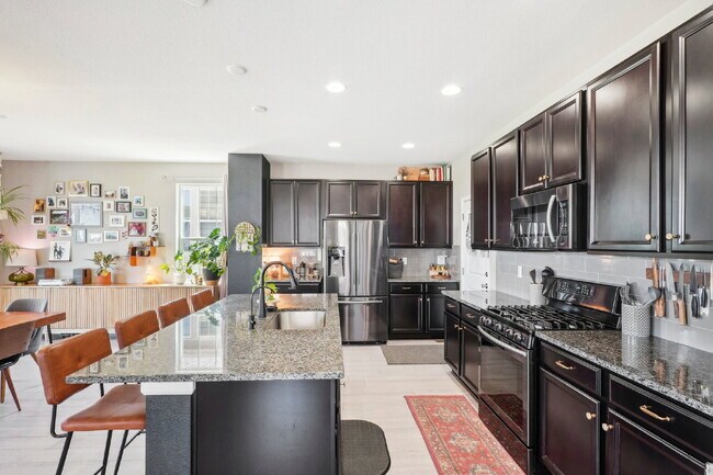 Building Photo - "Spacious 4-Bedroom Retreat with 2.5 Baths in Reunion!"