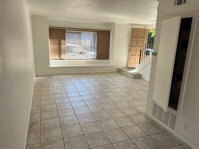 Building Photo - 1245 Prairie Dog Cir