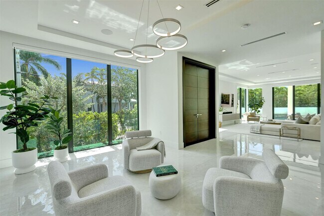 Building Photo - 1111 SE 9th Ave