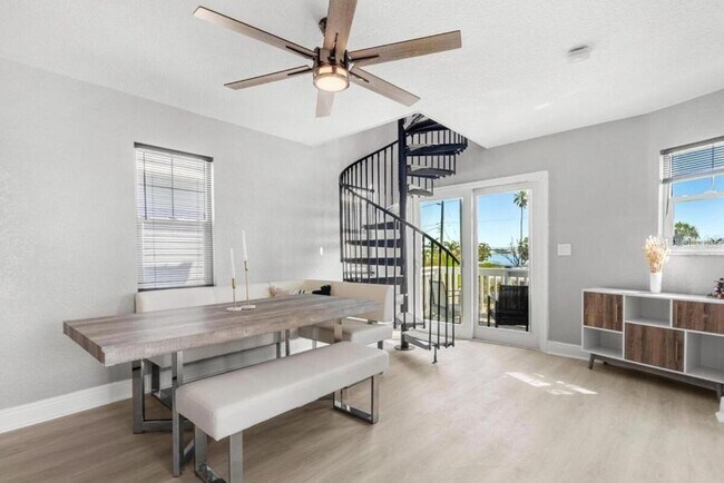Building Photo - 14500 N Bayshore Dr