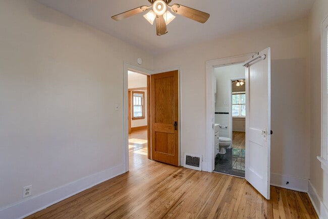 Building Photo - Great Location Close To Aksarben Village!!