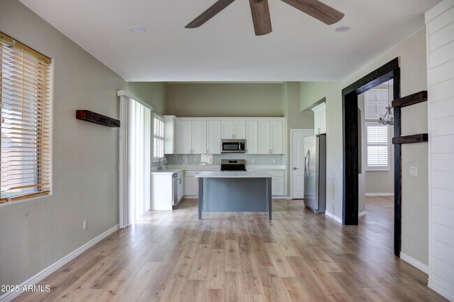 Building Photo - 6656 S Classic Way