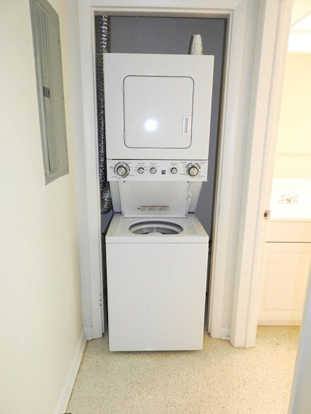 Building Photo - 1232 Cabana Rd