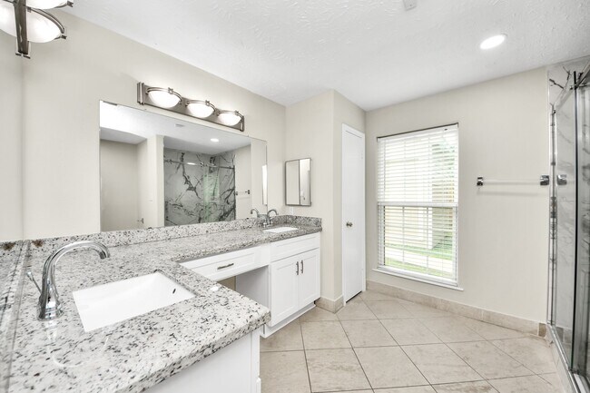 Building Photo - 5039 E Pagewick Dr
