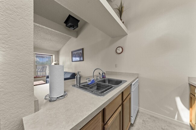 Building Photo - 101 Racquet Dr