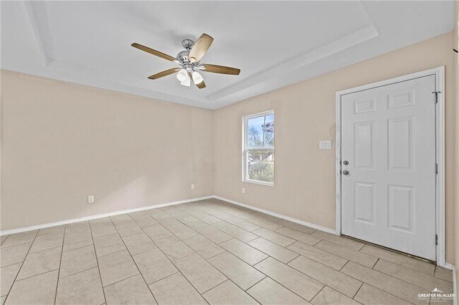 Building Photo - 16 E St