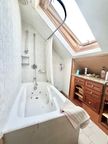 Building Photo - 67 Hillside St