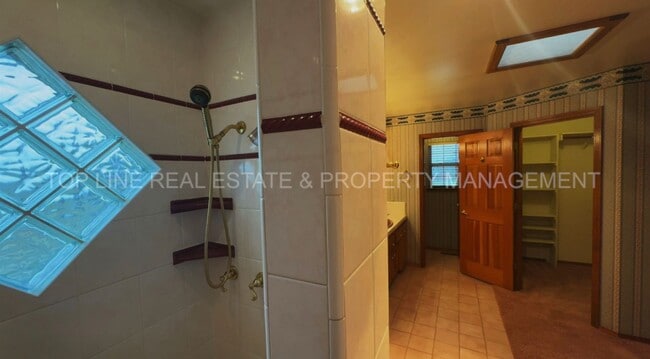 Building Photo - Beautiful Country Custom Home For Rent in Corcoran!