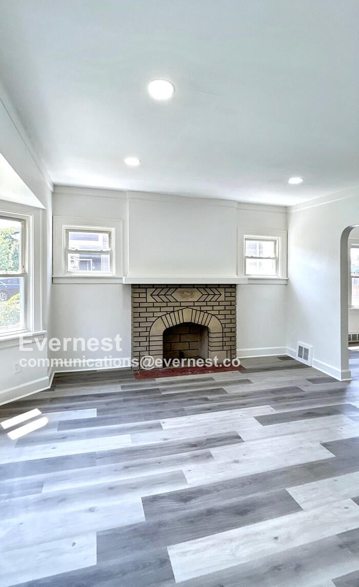 Building Photo - 792 E 232nd St