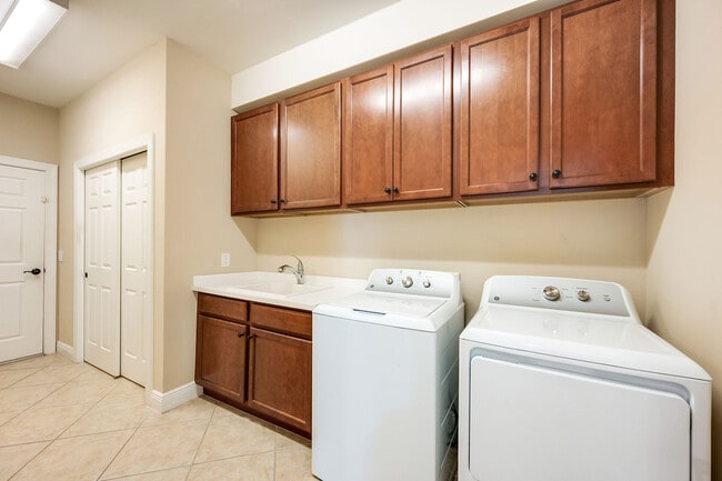 Building Photo - 13430 Kent St