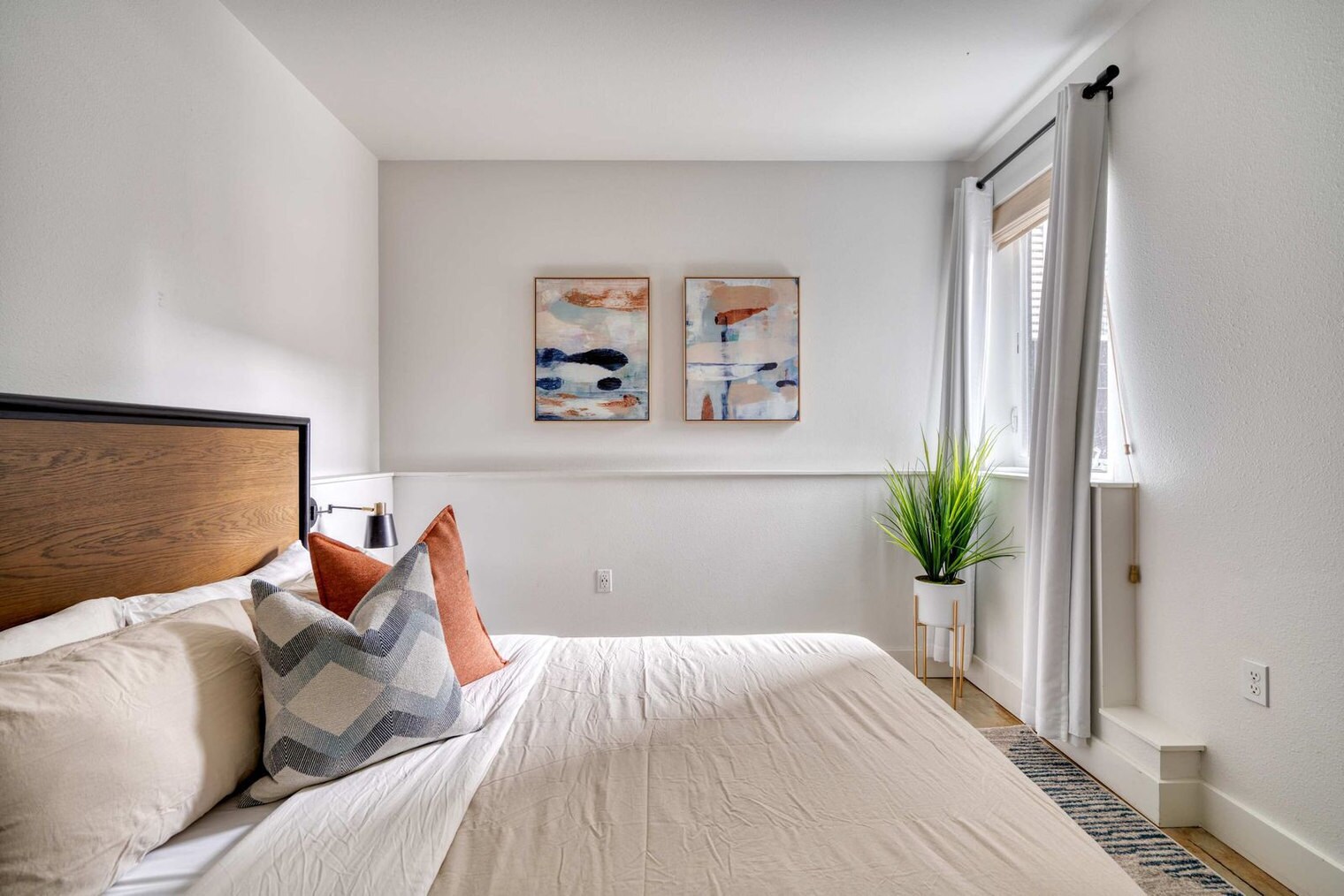 Building Photo - 4980 N Vancouver Ave