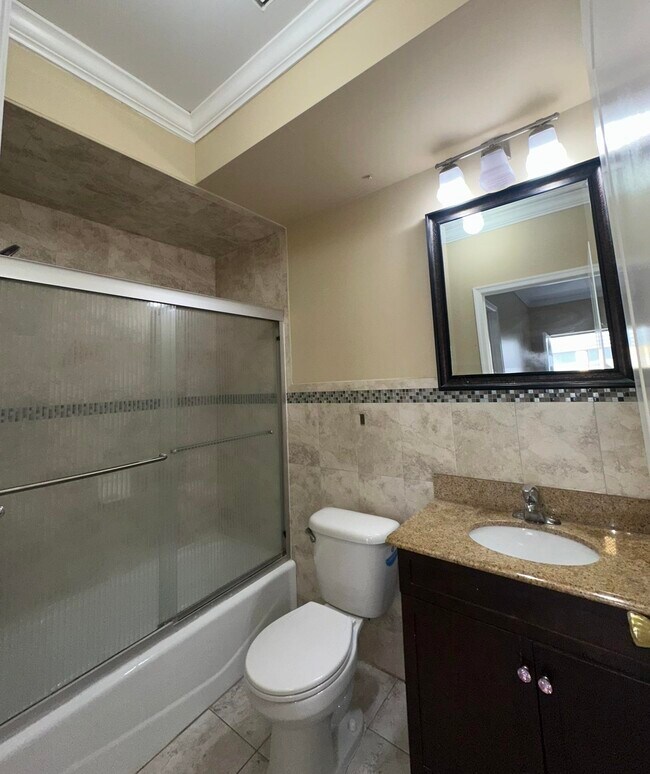 Building Photo - 272 St Pauls Ave