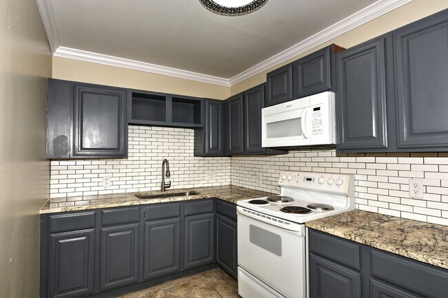 Building Photo - Stylish and Spacious 4-Bedroom Home PLUS C...