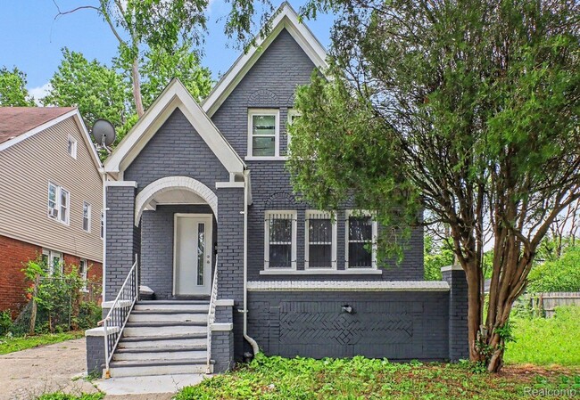 Building Photo - 5217 Lakeview St