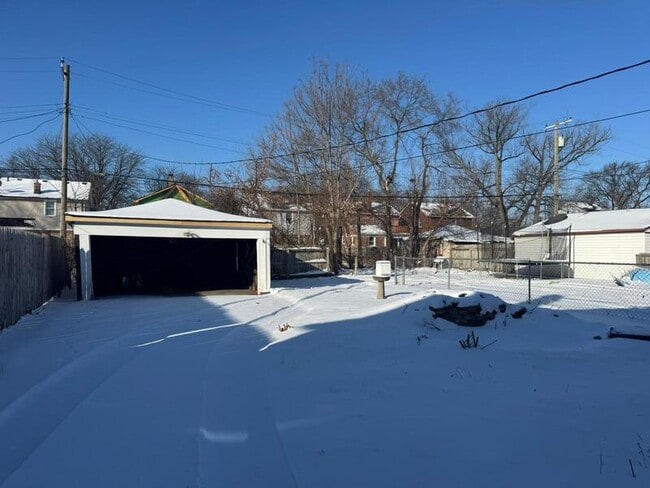 Building Photo - 15381 Stansbury Ave