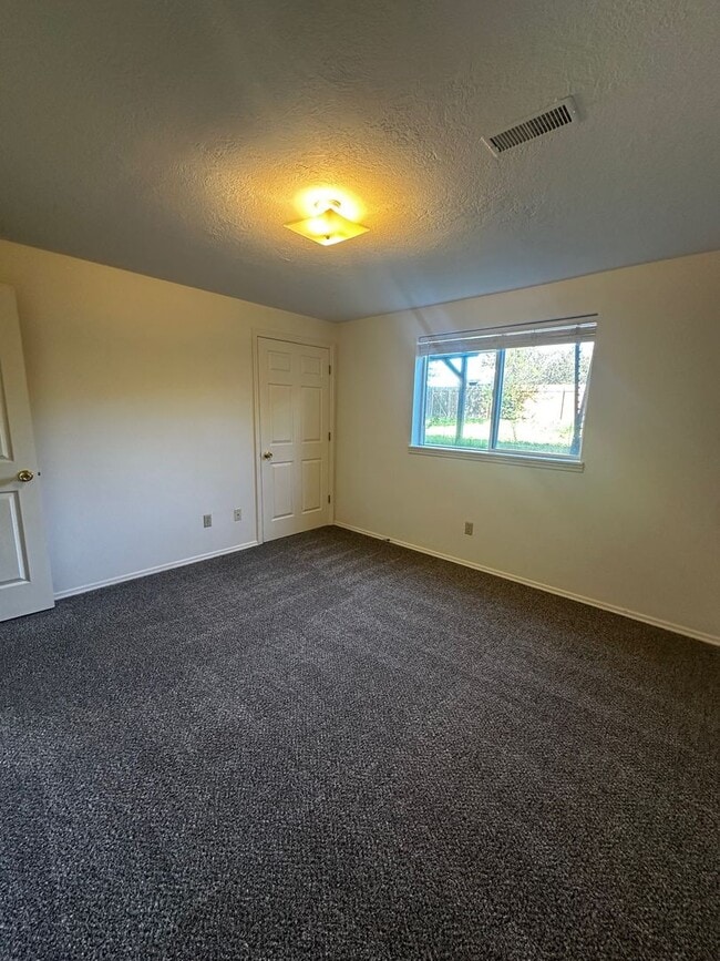 Building Photo - 43 N 25th Ave