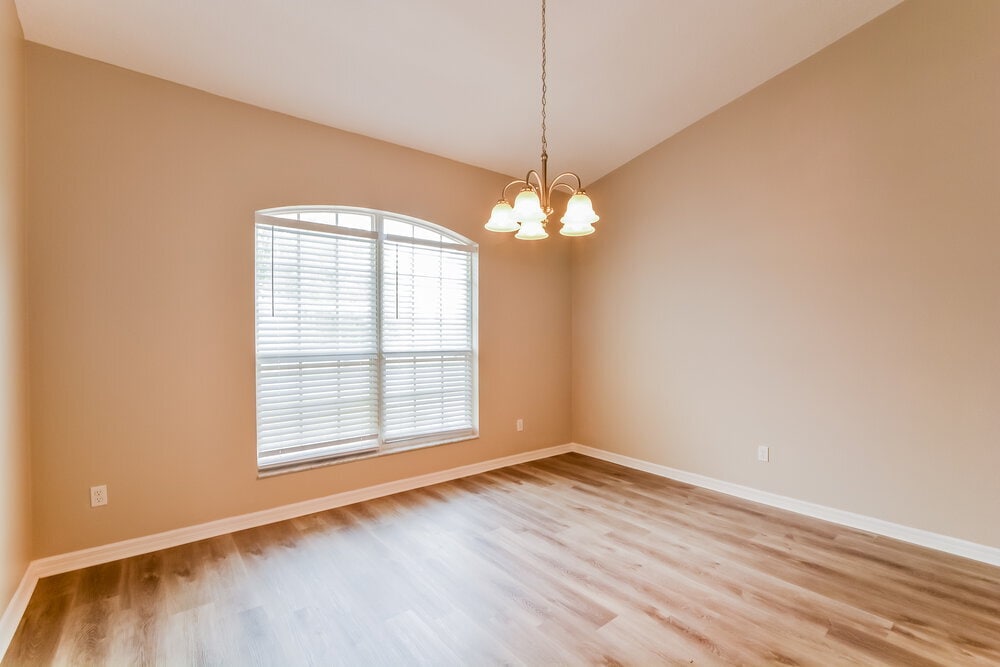 Building Photo - 2701 Athens Dr