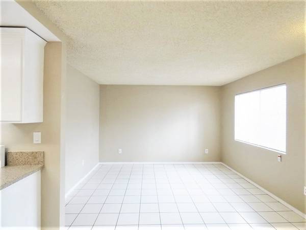 Building Photo - 1907 Lewis Ave