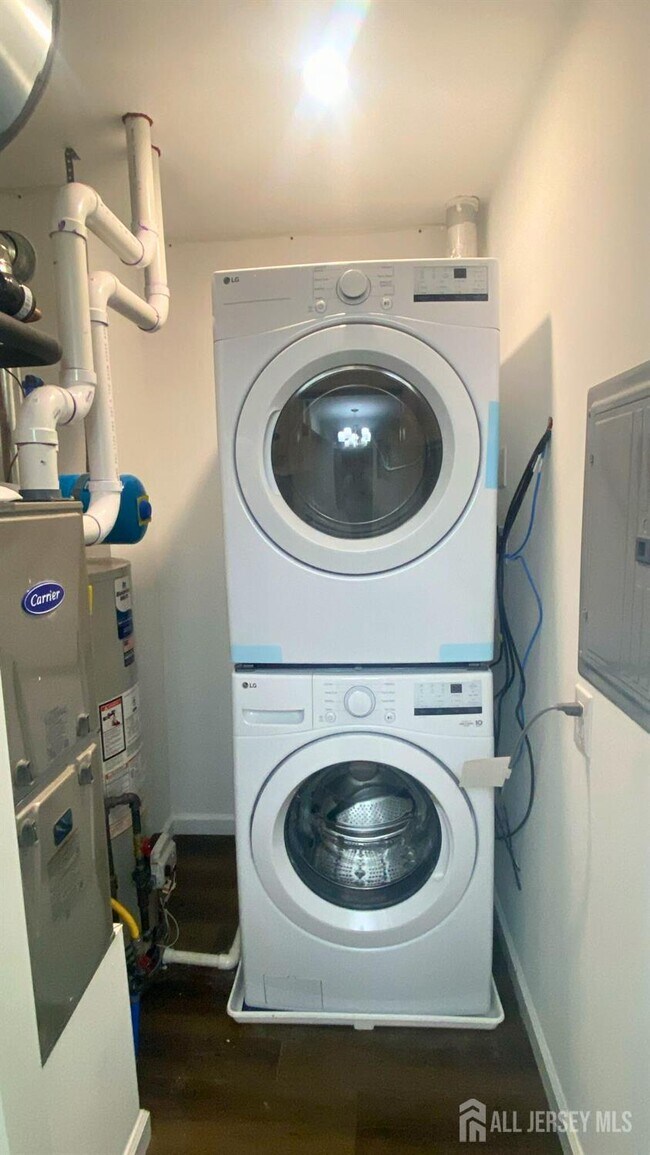 Building Photo - 1221 Waterford Dr