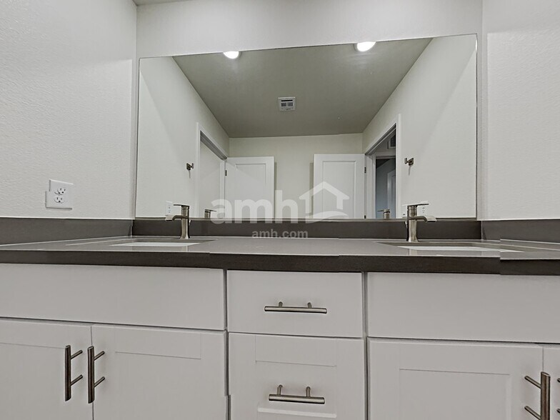 Building Photo - 720 Terrain Star Ave