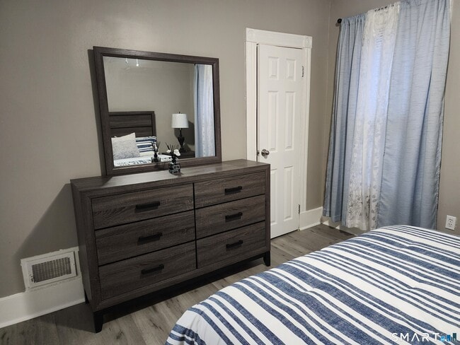 Building Photo - 158 N Main St