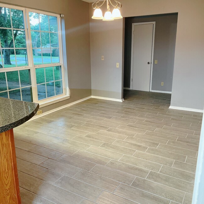 Building Photo - 3425 Vagas Dr