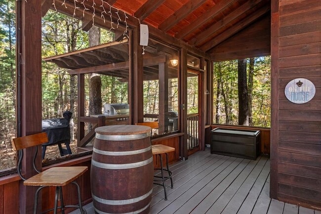 Building Photo - 212 Dogpatch Ln