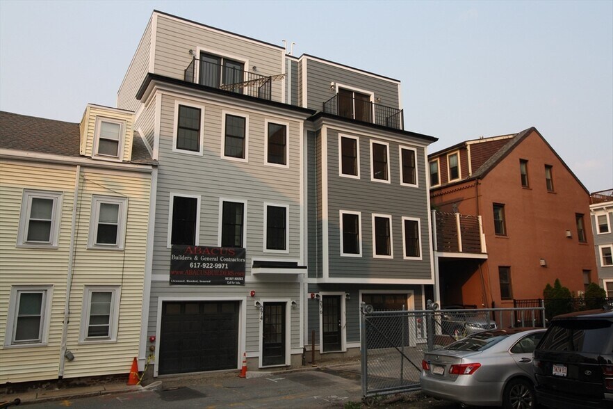 Building Photo - 276 Athens St