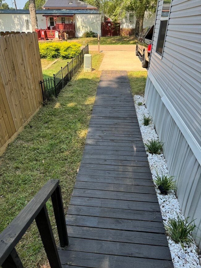 Building Photo - 16482 Eastchase St