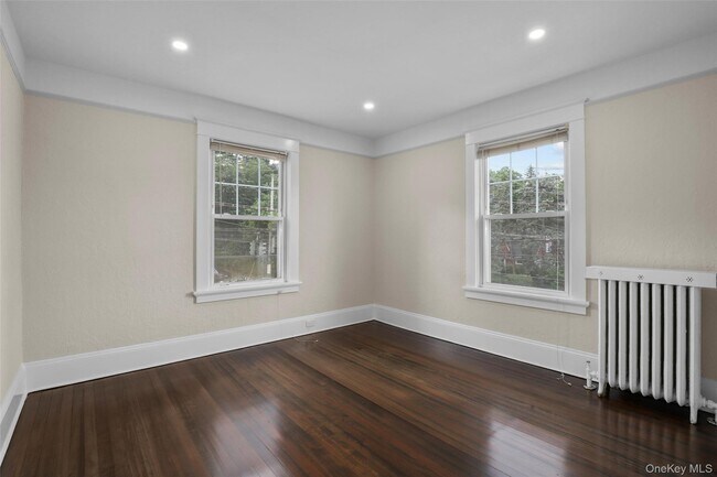 Building Photo - 135 Ashford Ave