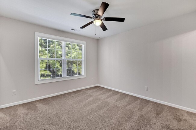 Building Photo - Holly Ridge End Unit Town Home Available!