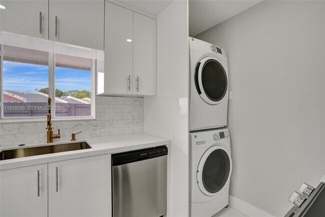 Building Photo - 5314 SW 140th Pl