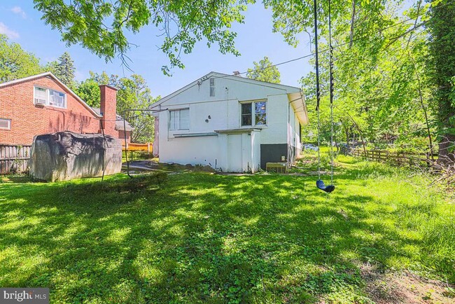 Building Photo - 5724 Greenspring Ave