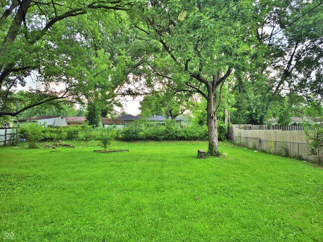 Building Photo - 2725 Kristen Dr W