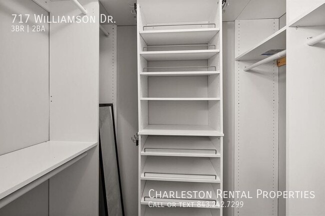 Building Photo - 717 Williamson Dr