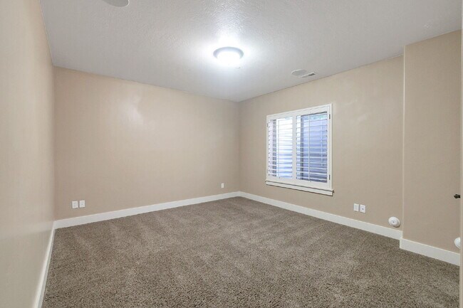 Building Photo - Suncrest — Stunning 4 Bed, 4 Bath Home - SPACIOUS LIVING