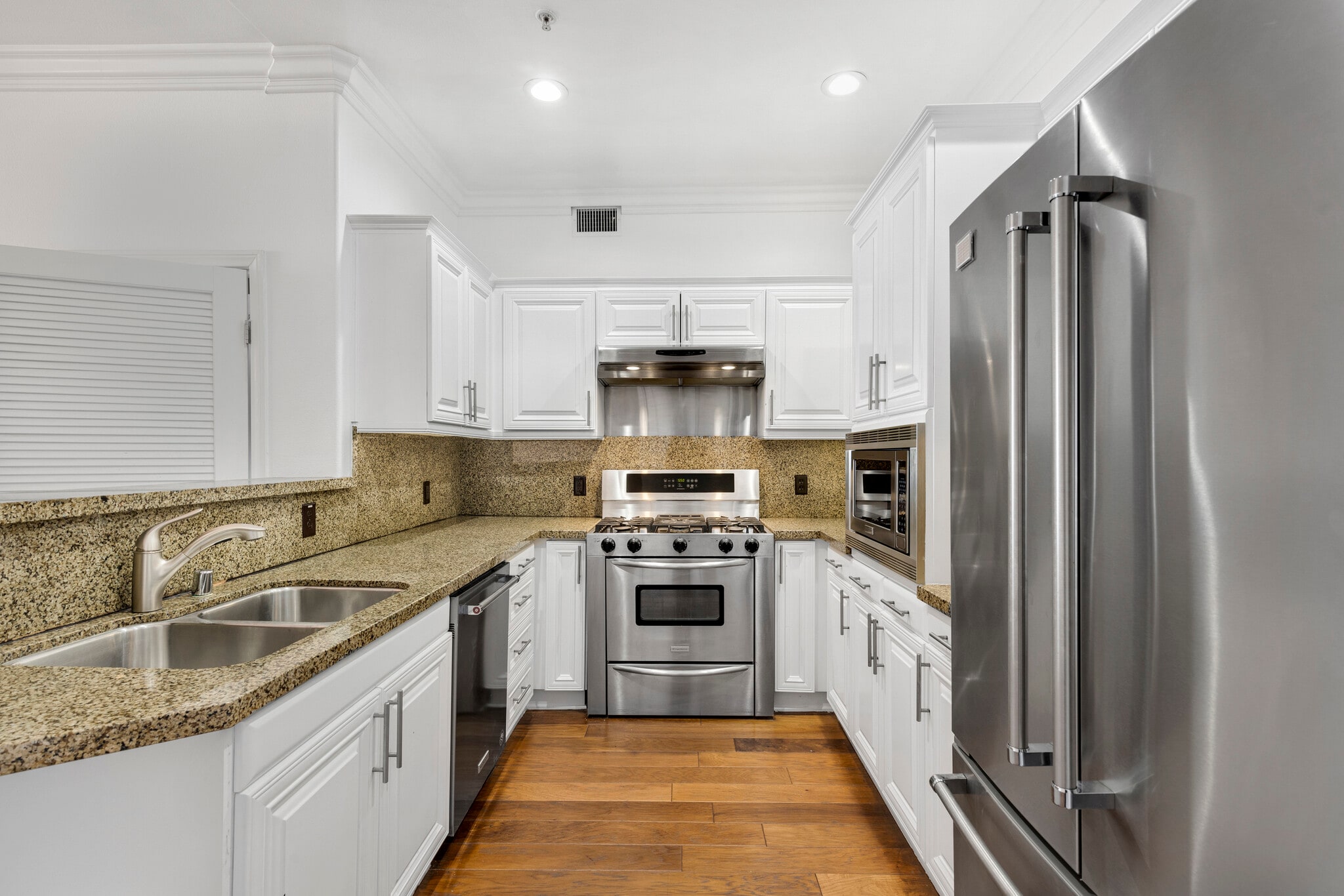 Building Photo - 3750 Santa Rosalia Dr