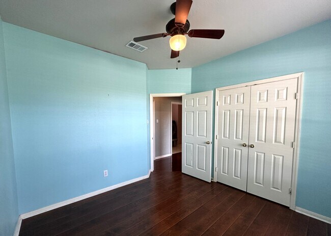 Building Photo - 8739 Saratoga Dr
