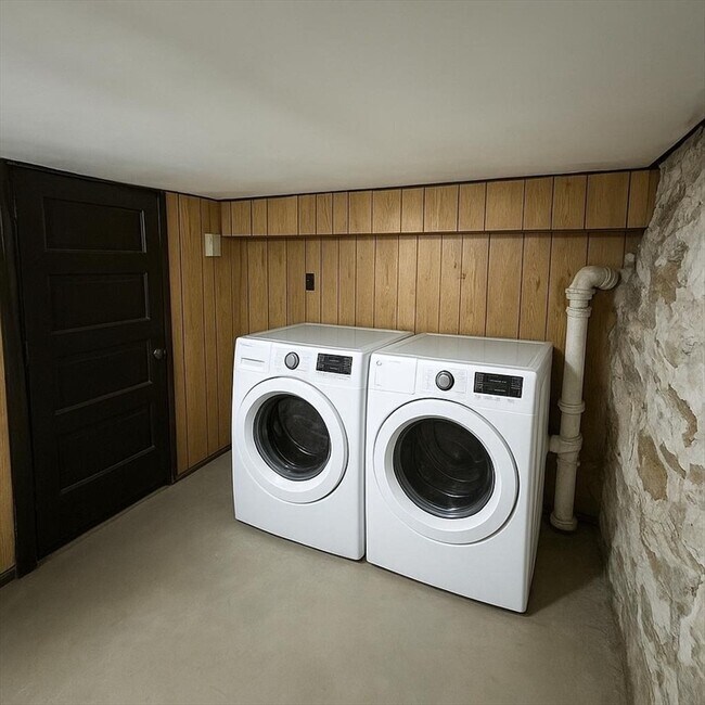 Building Photo - 6 Lexington St