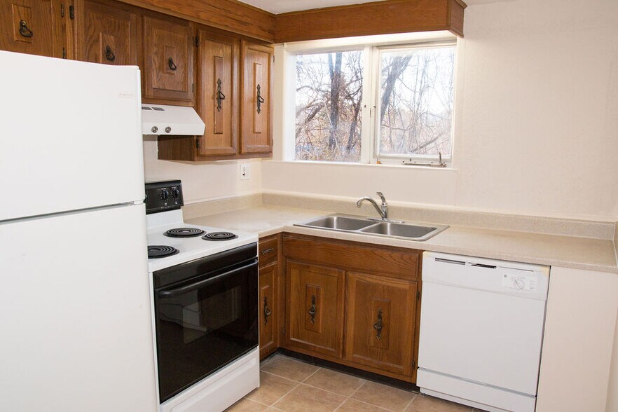 Building Photo - 803 Diamond Ct