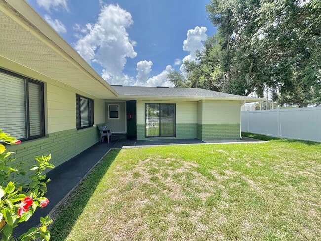 Building Photo - Winter Haven Apartment