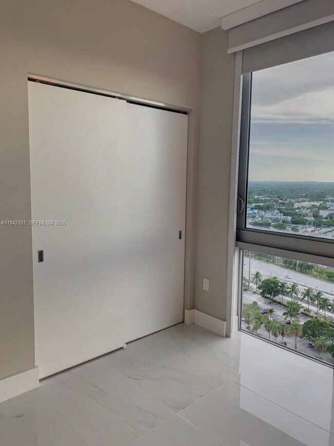 Building Photo - 16385 Biscayne Blvd