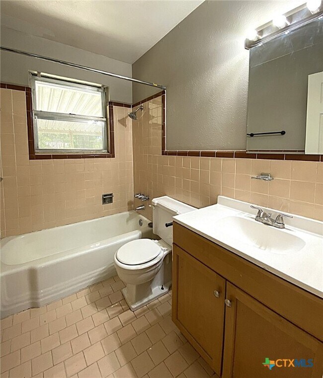 Building Photo - 2306 Poage Ave