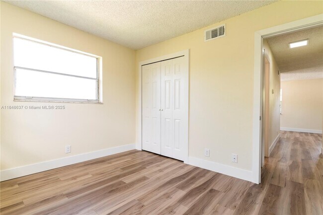 Building Photo - 7901 NW 44th Ct