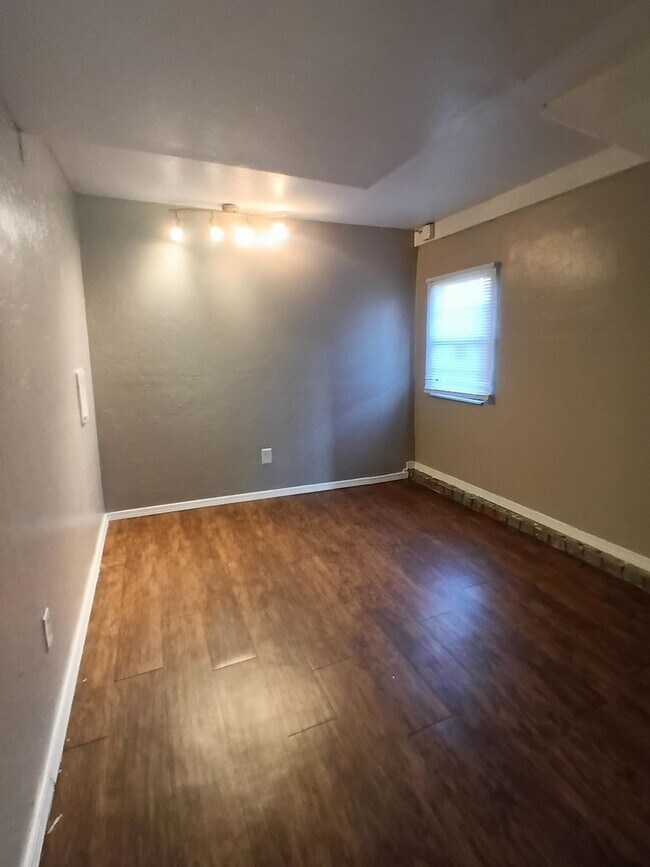 Building Photo - Tinker Close! FIRST FULL MONTH $500.00 OFF!