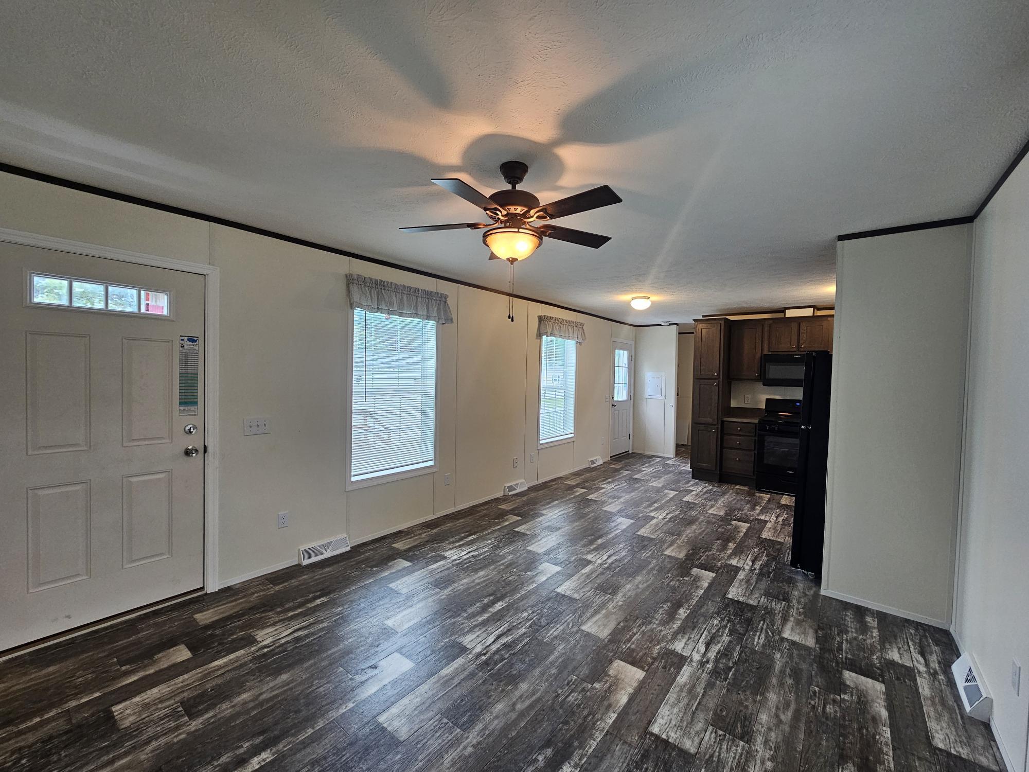 Building Photo - 12 Daisy Ln