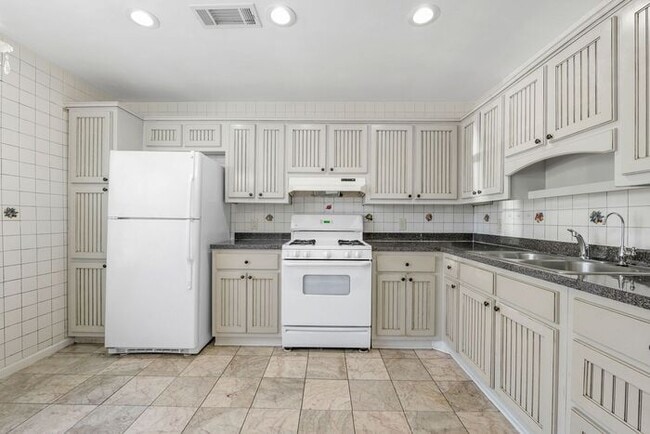 Building Photo - 4758 Pebble Trce