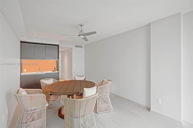 Building Photo - 18975 Collins Ave