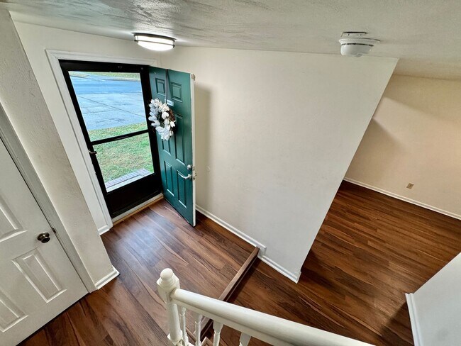 Building Photo - Glenleigh 1st-time Rental! Pet-Friendly, End-Unit Townhome, Cul-De-Sac with HUGE fenced backyard!